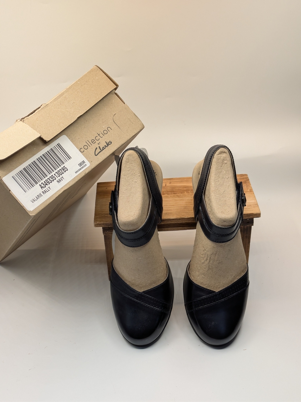 Clarks Women’s Navy Leather Mary Jane Heels Sz 8.5 New